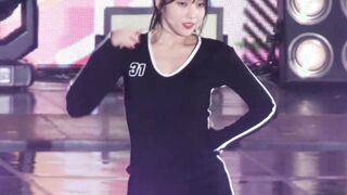 RED VELVET Joy presenting Cleavage. Bra strap. Thighs. Jiggles.