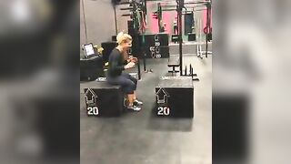 I'm addicted to Emily Bett Rickards workout vids.... (Quality link in the comments)