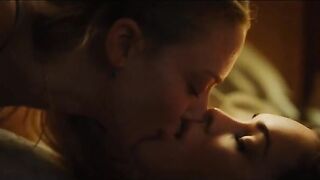 Megan Fox and Amanda Seyfried classic lesbian plot in “Jennifer’s Body”