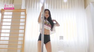 (Mamamoo) SOLAR - Stripper Pole - bottle cap challenge