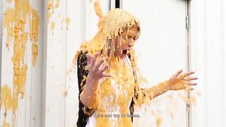 Barbara Dunkelman gets Gunged with leftover Mac and Cheese