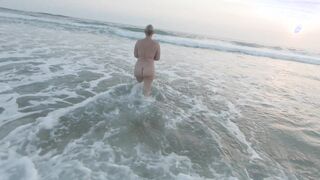 Getting naked and going for a early morning swim in the surf ???? xx 55yo [F] (OC)????????