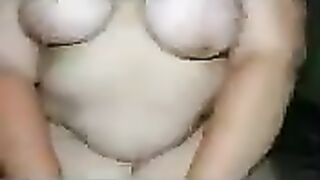 DD Bouncing titties while riding cock ????