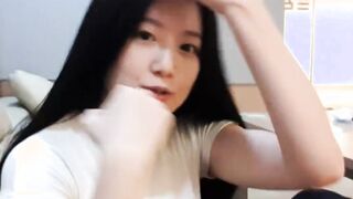 (G)I-DLE Shuhua in tight white tee