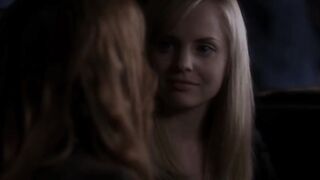 Mena Suvari kiss Lauren Ambrose in Six Feet Under