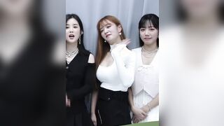 Apink Bomi - Busty