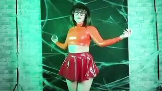 Shiny slowmode Velma cosplay