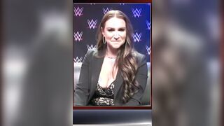 Milf Stephanie McMahon ????