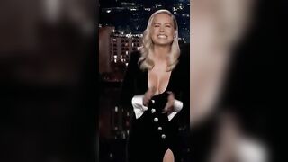 Brie Larson clapping