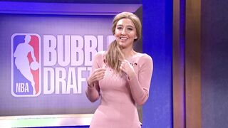 Heidi Gardner SNL - Bouncy, tight dress