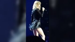 I don't think I've jerked off to anything more than this gif of Taylor Swift working it.