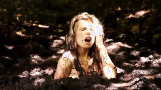 Experiencing ecstasy in mud