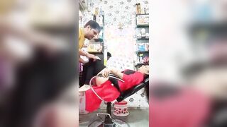 [Must watch] Beauty parlour me jaker bujhayi chut ki pyas????????????????(Link in comment) ????