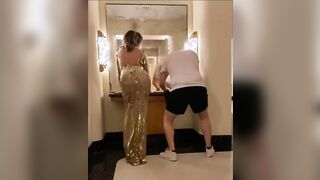 Kate Beckinsale shaking what her mama gave her