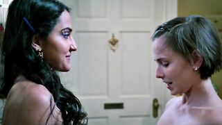 Amrit Kaur & Pauline Chalamet in The Sex Lives of College Girls [S1E2-2021]
