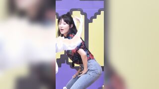 RED VELVET - SEULGI butt drop comp