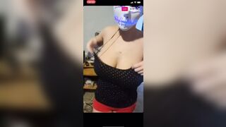 she pulled down her top live (holy...)