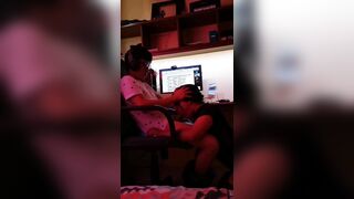 HORNY BABE GIVING BLOWJOB TO HER BOYFRIEND WHILE HE WAS PLAYING GAME [LINK IN COMMENT] ????????