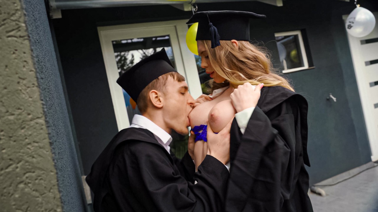 Sneaking Sex on College Graduation 